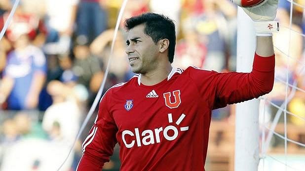 Chilský gólman Johnny Herrera. Chilský gólman Johnny Herrera.