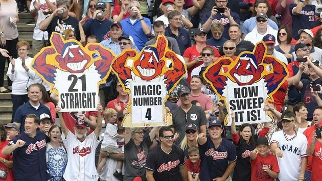 Baseballisté Clevelandu Indians vyhráli v MLB 21. zápas v řadě a vytvořili nový rekord Americké ligy. Fanoušci jsou nadšení. Baseballisté Clevelandu Indians vyhráli v MLB 21. zápas v řadě a vytvořili nový rekord Americké ligy. Fanoušci jsou nadšení.