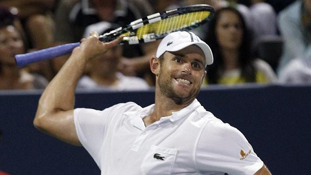 Andy Roddick se raduje z postupu do finále. Andy Roddick se raduje z postupu do finále.