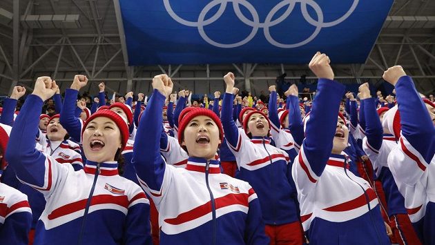 Severokorejské roztleskávačky navštívily utkání v ledním hokeji Korea-ČR. Severokorejské roztleskávačky navštívily utkání v ledním hokeji Korea-ČR.
