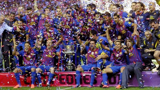 Fotbalisté Barcelony se radují z triumfu v domácím poháru. Fotbalisté Barcelony se radují z triumfu v domácím poháru.