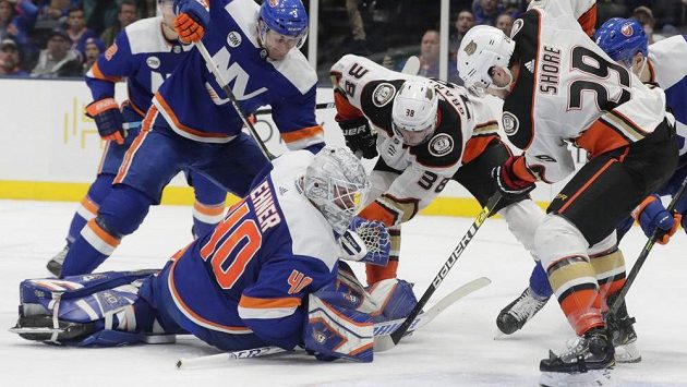 Robin Lehner si v utkání proti Anaheimu Ducks připsal čisté konto. Robin Lehner si v utkání proti Anaheimu Ducks připsal čisté konto.