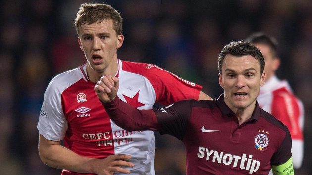 Útočník Sparty David Lafata (vpravo) a záložník Slavie Tomáš Souček. Útočník Sparty David Lafata (vpravo) a záložník Slavie Tomáš Souček.