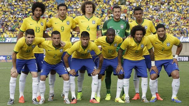 Brazilci mají na MS nejdražší tým. Horní řada, zleva: Dante, Fred, David Luiz, Julio Cesar, Luiz Gustavo. Spodní řada, zleva: Oscar, Daniel Alves, Neymar, Ramires, Marcelo a Hulk. Brazilci mají na MS nejdražší tým. Horní řada, zleva: Dante, Fred, David Luiz, Julio Cesar, Luiz Gustavo. Spodní řada, zleva: Oscar, Daniel Alves, Neymar, Ramires, Marcelo a Hulk.