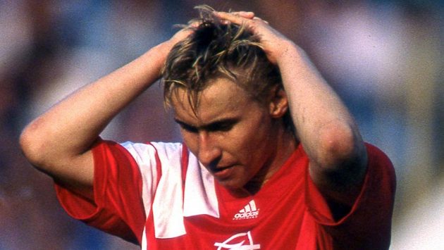Útočník Horst Siegl je ze Sparty stejně zklamaný, jako když v dobách svojí slávy neuspěl sám... Útočník Horst Siegl je ze Sparty stejně zklamaný, jako když v dobách svojí slávy neuspěl sám...