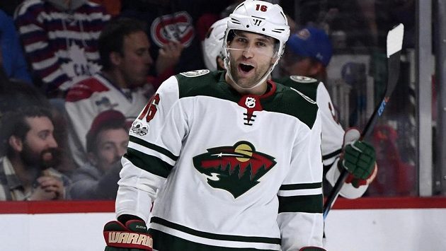 Střelec Minnesoty Jason Zucker oslavuje svoji trefu proti Montrealu. Střelec Minnesoty Jason Zucker oslavuje svoji trefu proti Montrealu.