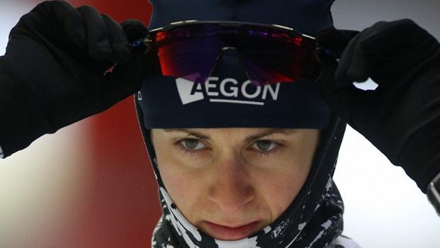 Rychlobruslařská šampiónka Martina Sáblíková začala přípravu na ledě. Čtyři týdny na oválu v německém Inzellu mají být pro třicetiletou reprezentantku základem k útoku na triumf při bitvách pod pěti kruhy v Pchjongčchangu 2018. Rychlobruslařská šampiónka Martina Sáblíková začala přípravu na ledě. Čtyři týdny na oválu v německém Inzellu mají být pro třicetiletou reprezentantku základem k útoku na triumf při bitvách pod pěti kruhy v Pchjongčchangu 2018.