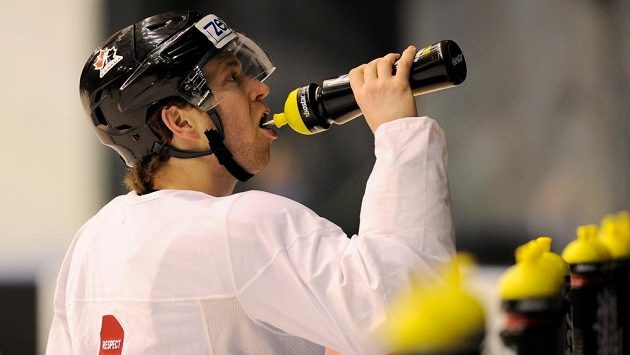 Claude Giroux z Philadelphie na tréninku kanadského týmu v dějišti světového šampionátu. Claude Giroux z Philadelphie na tréninku kanadského týmu v dějišti světového šampionátu.