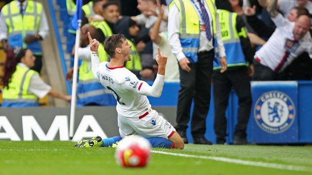 Joel Ward z Crystalu Palace se raduje z gólu na hřišti Chelsea. Joel Ward z Crystalu Palace se raduje z gólu na hřišti Chelsea.