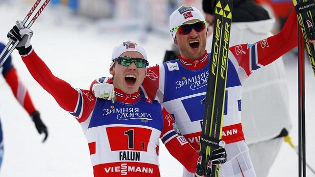 Norští lyžaři Haagen Krogh (vlevo) a Petter Northug se radují z triumfu ve sprintu dvojic na MS ve švédském Falunu. Norští lyžaři Haagen Krogh (vlevo) a Petter Northug se radují z triumfu ve sprintu dvojic na MS ve švédském Falunu.