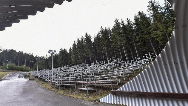 Jedna z tribun pro SP v Novém Městě vyrostla u "tunelu". Jedna z tribun pro SP v Novém Městě vyrostla u "tunelu".