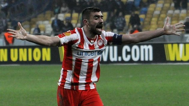 Jannis Maniatis z Olympiakosu Pireus v utkání Evropské ligy s Dněpropetrovskem. Jannis Maniatis z Olympiakosu Pireus v utkání Evropské ligy s Dněpropetrovskem.
