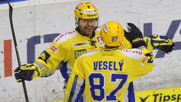Zlínští útočníci Marek Melenovský (vlevo) a Ondřej Veselý se radují z gólu. Zlínští útočníci Marek Melenovský (vlevo) a Ondřej Veselý se radují z gólu.