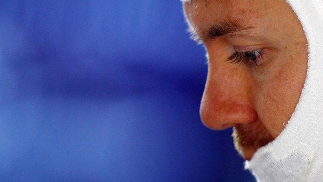 Zamyšlený Sebastian Vettel při Velké ceně Číny. Zamyšlený Sebastian Vettel při Velké ceně Číny.