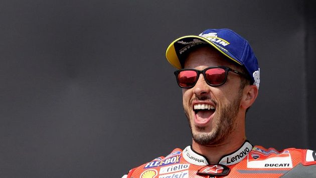 Ital Andrea Dovizioso slaví triumf v Brně. Ital Andrea Dovizioso slaví triumf v Brně.