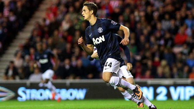 Talentovaný záložník Rudých ďáblů Adnan Januzaj slaví gól do sítě Sunderlandu. Talentovaný záložník Rudých ďáblů Adnan Januzaj slaví gól do sítě Sunderlandu.