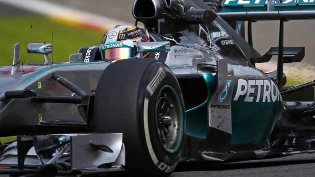Pilot mercedesu Lewis Hamilton během tréninku na Velkou cenu Belgie. Pilot mercedesu Lewis Hamilton během tréninku na Velkou cenu Belgie.