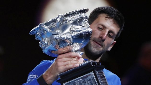 Srbský tenista Novak Djokovič vybojoval už patnáctou grandslamovou trofej. Srbský tenista Novak Djokovič vybojoval už patnáctou grandslamovou trofej.