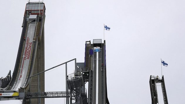 Silný vítr dnes na mistrovství světa v klasickém lyžování v Lahti znemožnil skokankám na lyžích absolvovat kompletní druhý trénink. Silný vítr dnes na mistrovství světa v klasickém lyžování v Lahti znemožnil skokankám na lyžích absolvovat kompletní druhý trénink.
