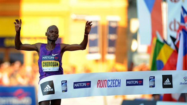 Vítěz českobudějovického půlmaratónu Abraham Cheroben. Vítěz českobudějovického půlmaratónu Abraham Cheroben.