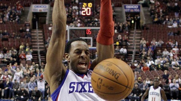 Dvaceti body a devíti doskoky dovedl tým k úspěchu André Iguodala. Dvaceti body a devíti doskoky dovedl tým k úspěchu André Iguodala.