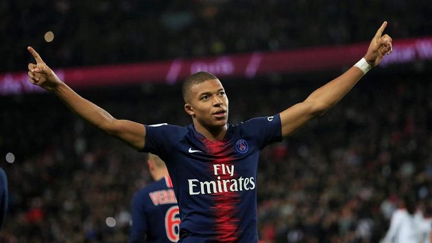 Francouzský reprezentant Kylian Mbappé nastřílel Lyonu ve francouzské lize čtyři góly za třináct minut. Francouzský reprezentant Kylian Mbappé nastřílel Lyonu ve francouzské lize čtyři góly za třináct minut.