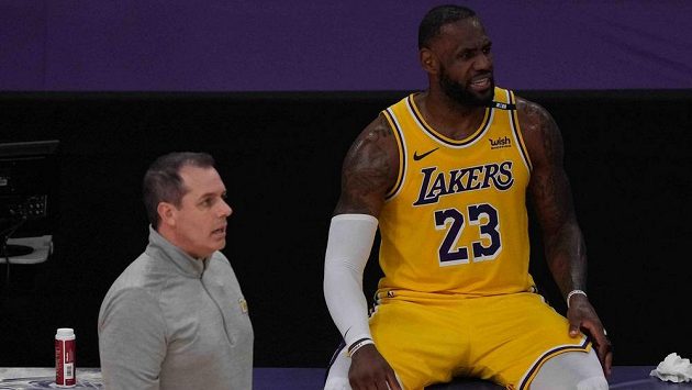 Hvězdný basketbalista LeBron James se prý vzdá startu na OH v Tokiu. Hvězdný basketbalista LeBron James se prý vzdá startu na OH v Tokiu.