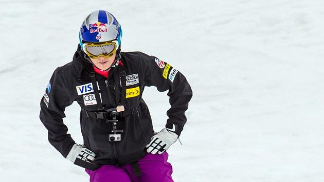 Americká sjezdařka Lindsey Vonnová se po vážném zranění postavila na sníh poprvé v chilském Portillu. Americká sjezdařka Lindsey Vonnová se po vážném zranění postavila na sníh poprvé v chilském Portillu.