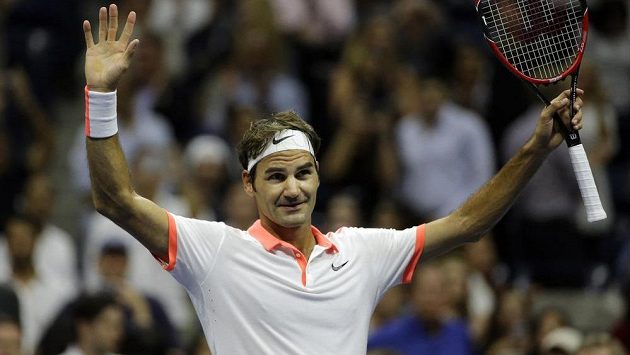 Roger Federer po vítězství nad krajanem Wawrinkou. Roger Federer po vítězství nad krajanem Wawrinkou.