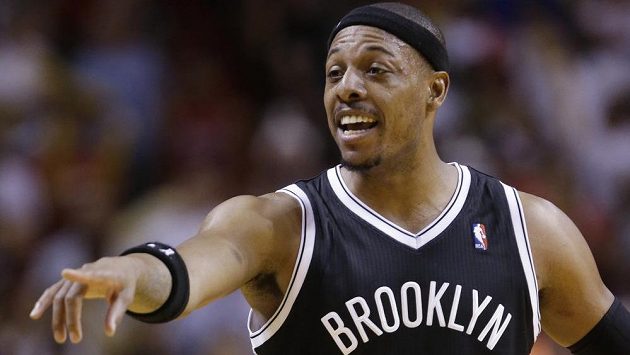 Basketbalista Brooklynu Paul Pierce v duelu s Miami. Basketbalista Brooklynu Paul Pierce v duelu s Miami.