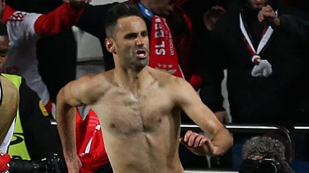Brazilec Jonas zařídil výhru Benfiky nad Petrohradem v úvodním osmifinálovém zápase Ligy mistrů. Brazilec Jonas zařídil výhru Benfiky nad Petrohradem v úvodním osmifinálovém zápase Ligy mistrů.
