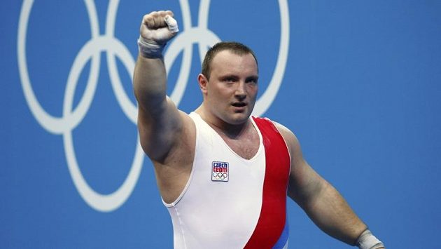 Vzpěrač Jiří Orság může být spokojený, při olympijské premiéře skončil sedmý. Vzpěrač Jiří Orság může být spokojený, při olympijské premiéře skončil sedmý.
