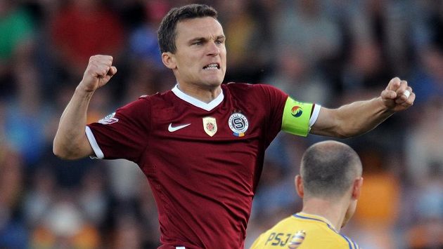 Útočník Sparty Praha David Lafata slaví vstřelení branky na hřišti Jihlavy. Útočník Sparty Praha David Lafata slaví vstřelení branky na hřišti Jihlavy.