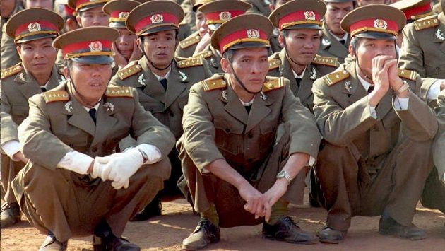 Když může být dřep dobrý pro vietnamské vojáky, může být dobrý i pro vás! Když může být dřep dobrý pro vietnamské vojáky, může být dobrý i pro vás!