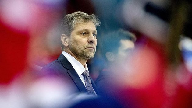 Trenér Josef Jandač na střídačce české hokejové reprezentace. Trenér Josef Jandač na střídačce české hokejové reprezentace.