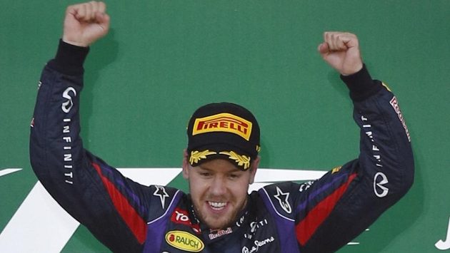 Sebastian Vettel se raduje po vítězství v Suzuce. Sebastian Vettel se raduje po vítězství v Suzuce.
