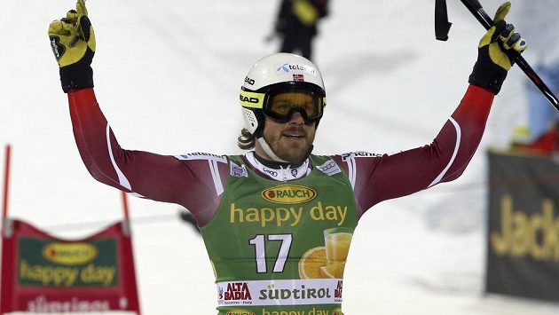 Nor Kjetil Jansrud se raduje z triumfu v paralelním obřím slalomu v Alta Badii. Nor Kjetil Jansrud se raduje z triumfu v paralelním obřím slalomu v Alta Badii.