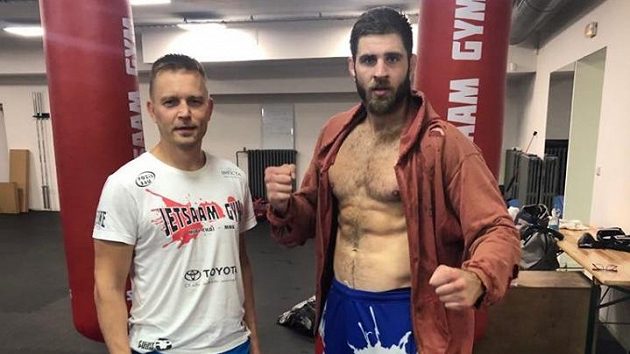 Trenér a manažer Martin Karaivanov (vlevo) a zápasník MMA Jiří Procházka. Trenér a manažer Martin Karaivanov (vlevo) a zápasník MMA Jiří Procházka.