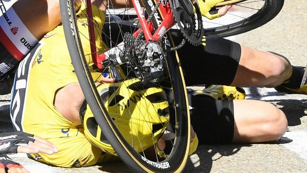 Froome nemohl kolizi nijak zabránit. Froome nemohl kolizi nijak zabránit.