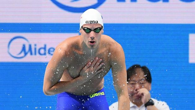 Český plavec Jan Šefl před rozplavbou na 100 m motýlek na MS v Budapešti. Český plavec Jan Šefl před rozplavbou na 100 m motýlek na MS v Budapešti.