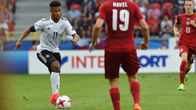 Německý reprezentant Serge Gnabry hodně zlobil na šampionátu českou defenzivu. Německý reprezentant Serge Gnabry hodně zlobil na šampionátu českou defenzivu.