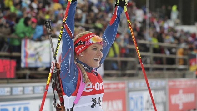 Gabriela Soukalová se raduje z vítězství ve sprintu v Pokljuce. Gabriela Soukalová se raduje z vítězství ve sprintu v Pokljuce.