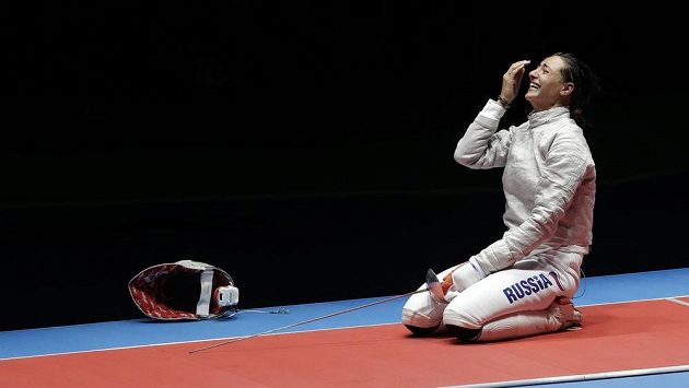 Ruská šavlistka Jana Jegorjanová reaguje po vítězném finálovém zápase. Ruská šavlistka Jana Jegorjanová reaguje po vítězném finálovém zápase.