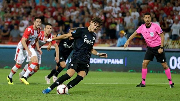 Dánský fotbalista Kodaně Jonas Wind vyrovnává na 1:1 pokutovým kopem utkání třetího předkola Ligy mistrů proti Crvené zvezdě Bělehrad. Dánský fotbalista Kodaně Jonas Wind vyrovnává na 1:1 pokutovým kopem utkání třetího předkola Ligy mistrů proti Crvené zvezdě Bělehrad.