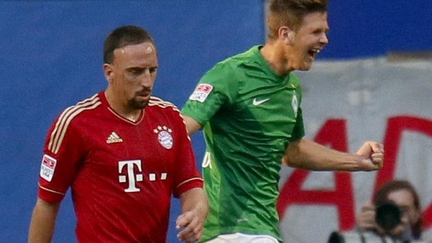 Franck Ribéry z Bayernu Mnichov (vlevo) při přípravném utkání s Werderem Brémy. Franck Ribéry z Bayernu Mnichov (vlevo) při přípravném utkání s Werderem Brémy.