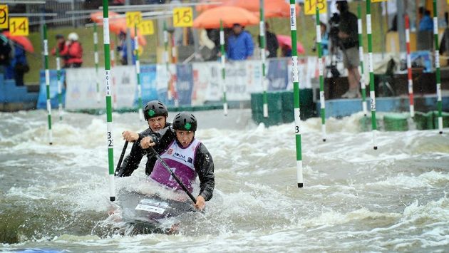 Čeští deblkanoisté Albert Kašpar (vpředu) a Vojtěch Mrůzek při šampionátu v Krakově. Čeští deblkanoisté Albert Kašpar (vpředu) a Vojtěch Mrůzek při šampionátu v Krakově.