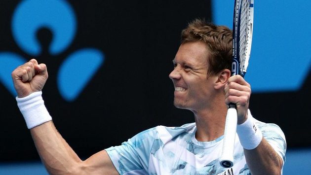Český tenista Tomáš Berdych se raduje po proměněném mečbolu proti Rafaelu Nadalovi na Australian Open. Český tenista Tomáš Berdych se raduje po proměněném mečbolu proti Rafaelu Nadalovi na Australian Open.