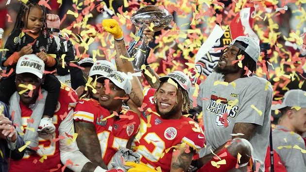 Hráči Kansas City Chiefs slaví triumf v Super Bowlu. Hráči Kansas City Chiefs slaví triumf v Super Bowlu.