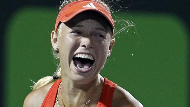 Caroline Wozniacká se raduje z vítězství nad Serenou Williamsovou. Caroline Wozniacká se raduje z vítězství nad Serenou Williamsovou.