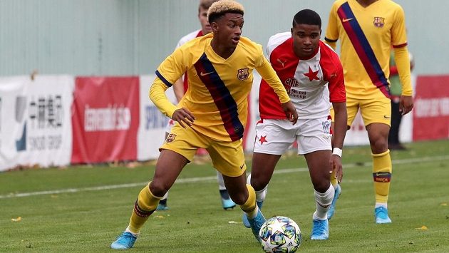Brazilec Joao Felipe ze Slavie dotírá na Alejandra Balde Martineze. Brazilec Joao Felipe ze Slavie dotírá na Alejandra Balde Martineze.